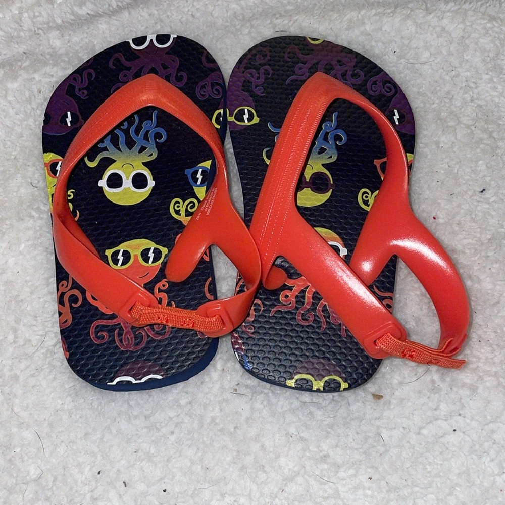 Gap toddler flip flops, size 6